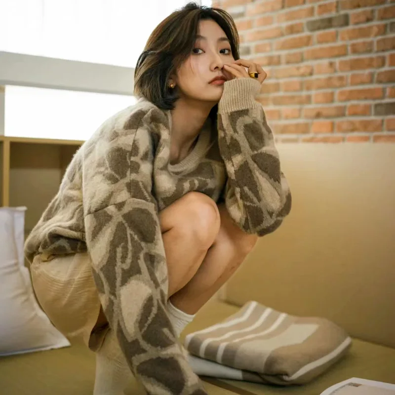 Fashion Autumn And Winter Luxury Women Designers Chunky Vintage High Quality Elegant Temperament Sweater
Fashion Autumn And Winter Luxury Women Designers Chunky Vintage High Quality Elegant Temperament Sweater