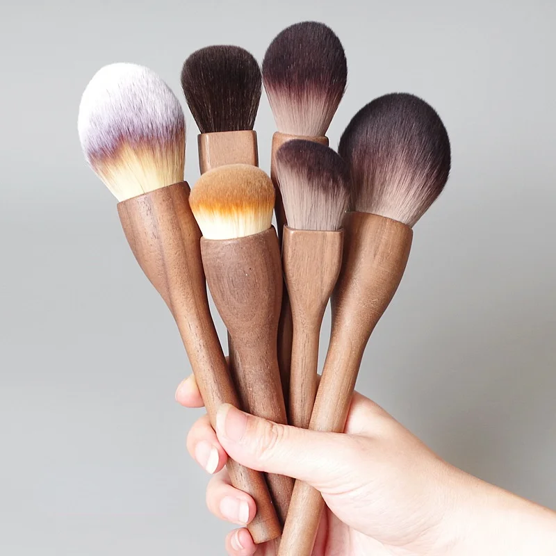 New 1Pcs European Vintage Wood Handle Makeup Brush High Quality Loose Powder Blush Foundation Brush Super Soft Theatre Makeup
New 1Pcs European Vintage Wood Handle Makeup Brush High Quality Loose Powder Blush Foundation Brush Super Soft Theatre Makeup
