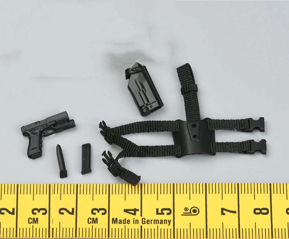 1/12 SoldierStory SSM002 Special Duty Unit Hong Kong Police Force Assault Team G17 Pistol Magazine Pouch Set For 6inch Action 
1/12 SoldierStory SSM002 Special Duty Unit Hong Kong Police Force Assault Team G17 Pistol Magazine Pouch Set For 6inch Action