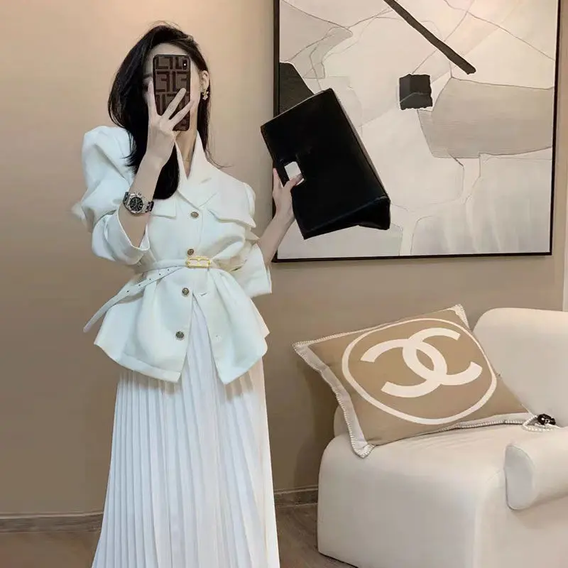 2022 Women Spring Autumn Chic Suits Female Long Sleeve Notched Jacket + High Waist Loose Pleated Skirts Ladies 2 Piece Sets D239
2022 Women Spring Autumn Chic Suits Female Long Sleeve Notched Jacket + High Waist Loose Pleated Skirts Ladies 2 Piece Sets D239