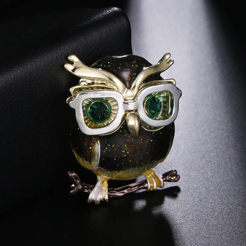 Retro personality sandblasted owl brooch with glasses for men and women with the same pin brooch
Retro personality sandblasted owl brooch with glasses for men and women with the same pin brooch