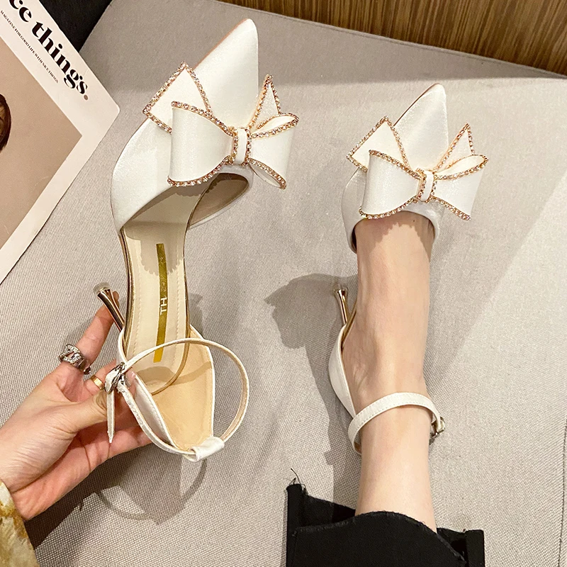 Female Sandal All-Match High Heels Fashion Womens Shoes 2022 Girls Stiletto High-heeled Luxury Comfort New Spring Retro Bow
Female Sandal All-Match High Heels Fashion Womens Shoes 2022 Girls Stiletto High-heeled Luxury Comfort New Spring Retro Bow