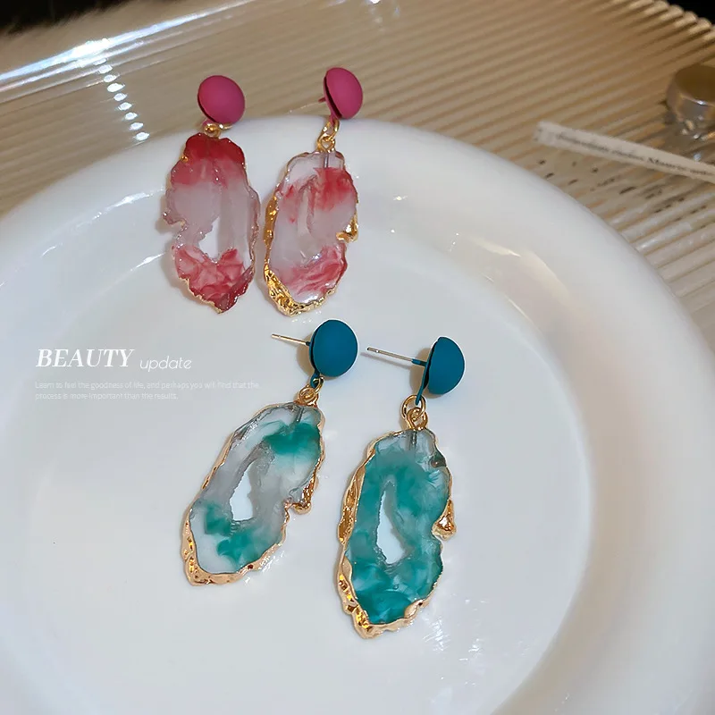 Geometric Irregular Hollow Earrings Fashion Design Temperament All-match Earrings Women
Geometric Irregular Hollow Earrings Fashion Design Temperament All-match Earrings Women