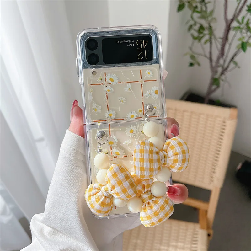 Luxury Flower Yellow Bowknot Chains Phone Case for Samsung Galaxy Z Flip 3 Hard PC Back Cover for ZFlip3 Case Protective Shell
Luxury Flower Yellow Bowknot Chains Phone Case for Samsung Galaxy Z Flip 3 Hard PC Back Cover for ZFlip3 Case Protective Shell