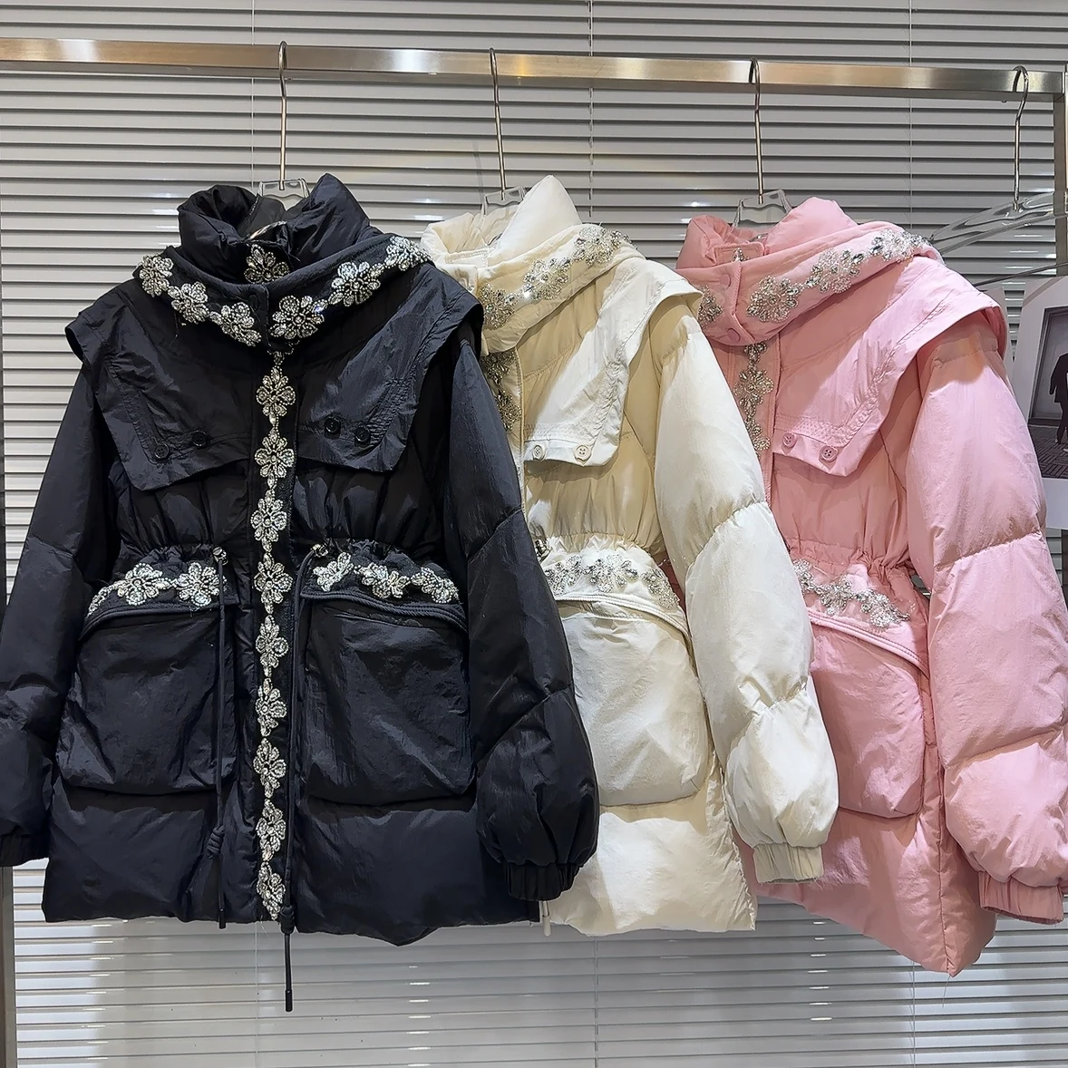 Water Diamond Flower Beads Women Cotton Down Jacket New Autumn Winter Mid-long Age Reduction Pink Parkas Hooded Duck Down Coat
Water Diamond Flower Beads Women Cotton Down Jacket New Autumn Winter Mid-long Age Reduction Pink Parkas Hooded Duck Down Coat