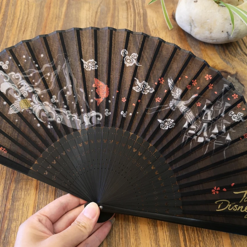 Clearance export Japan foreign trade original single black fan crane moon cotton folding fan summer portable fan 
Clearance export Japan foreign trade original single black fan crane moon cotton folding fan summer portable fan