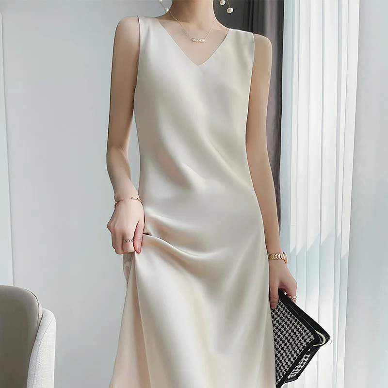 2022 Elegant Women Summer Dress Sexy V-Neck Sleeveless Korean Harajuku Satin Party Long Midi Casual Sundress Vestido Mujer
2022 Elegant Women Summer Dress Sexy V-Neck Sleeveless Korean Harajuku Satin Party Long Midi Casual Sundress Vestido Mujer