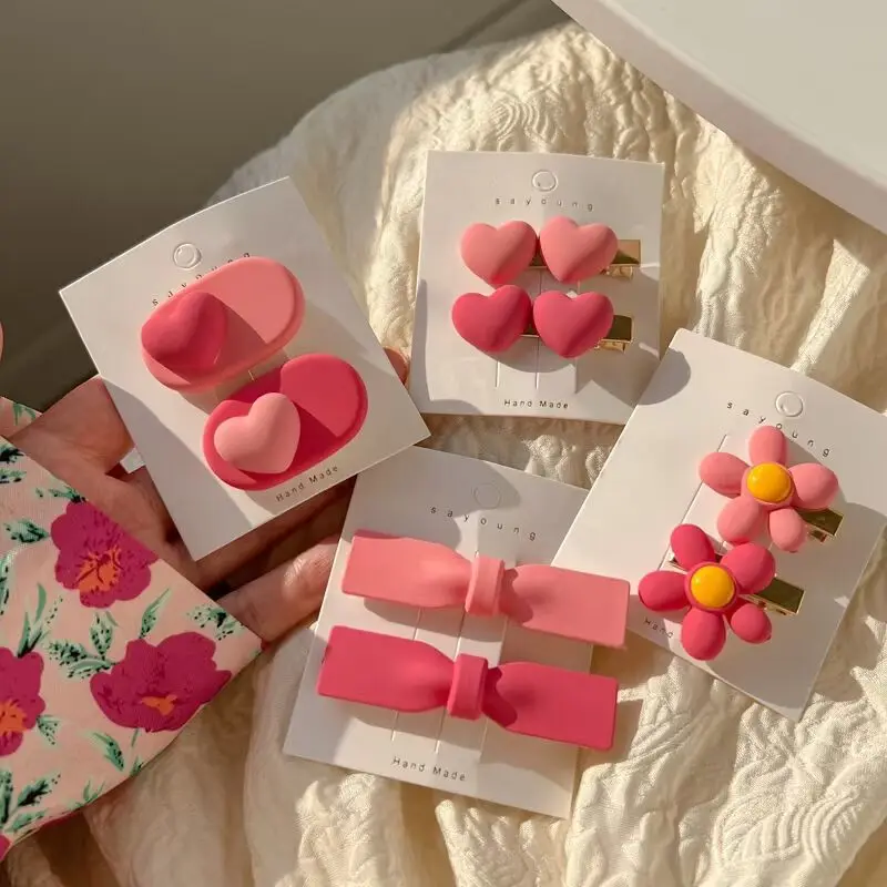 2pcs Korean Pink Flower Love Heart Hairpin Hair Clip for Women Gilrs Spring Summer Cute Sweet Bowknot Hair Claw Hair Accessories
2pcs Korean Pink Flower Love Heart Hairpin Hair Clip for Women Gilrs Spring Summer Cute Sweet Bowknot Hair Claw Hair Accessories
