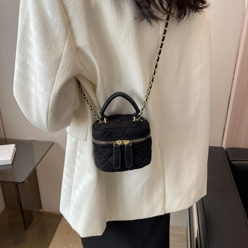 Mini Velvet Women's Bag Designer Handbag Chain Bucket Bag Y2K Shoulder Messenger Bag Velour Top Handle Tote Bags Vintage Satchel
Mini Velvet Women's Bag Designer Handbag Chain Bucket Bag Y2K Shoulder Messenger Bag Velour Top Handle Tote Bags Vintage Satchel