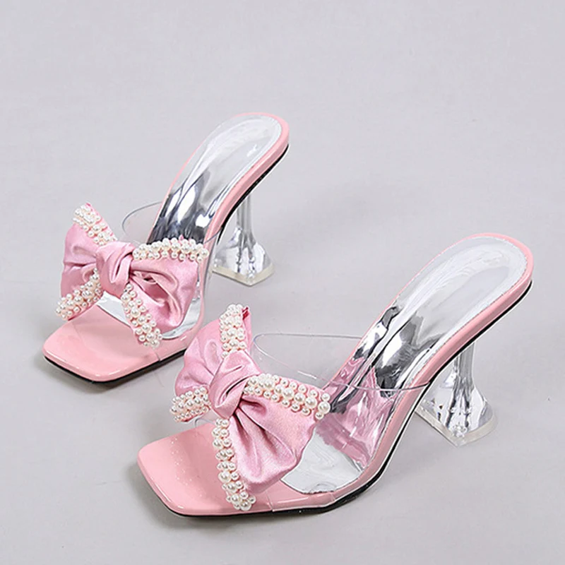 2023 New Style Pink Women Slippers Sandals Fashion Pearl Bowknot High Heels PVC Transparent Shoes Summer Mule Slides Pumps
2023 New Style Pink Women Slippers Sandals Fashion Pearl Bowknot High Heels PVC Transparent Shoes Summer Mule Slides Pumps