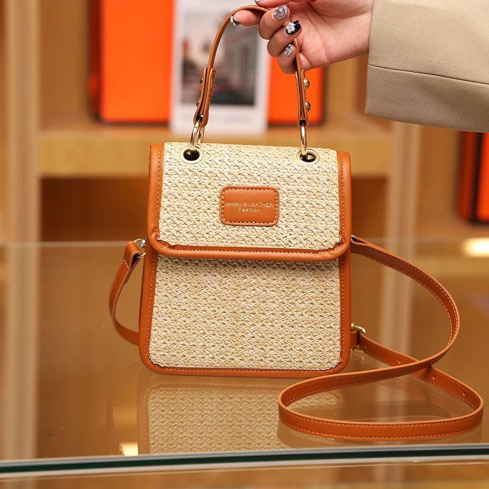 Small Vertical Square Braided Bag Simple Design Handwoven Ladies HandBag 2022 Summer Beach Straw Bag Pu Stitching Messenger Bag
Small Vertical Square Braided Bag Simple Design Handwoven Ladies HandBag 2022 Summer Beach Straw Bag Pu Stitching Messenger Bag