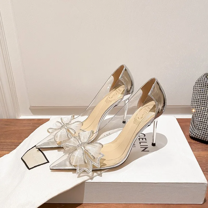 Новые роскошные женские туфли Стразы прозрачные ПВХ туфли на высоком каблуке пикантные свадебные туфли с острым носком Модные вечерние туф...
Новые роскошные женские туфли Стразы прозрачные ПВХ туфли на высоком каблуке пикантные свадебные туфли с острым носком Модные вечерние туф...