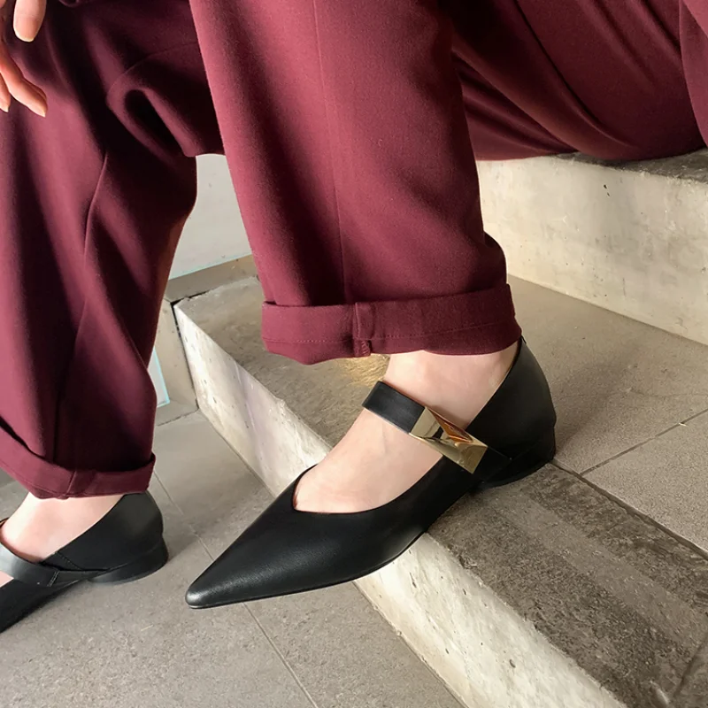 

Туфли-лодочки женские с металлической пряжкой, мягкая кожа, заостренный носок, пикантная Классическая обувь, низкий каблук, весна 2023