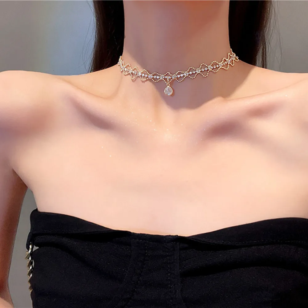 Podollan New Fashion Elegant Vintage Rhinestone Pendant Necklace Sexy Collarbone Short Chain Necklace Women Wedding Accessories 
Podollan New Fashion Elegant Vintage Rhinestone Pendant Necklace Sexy Collarbone Short Chain Necklace Women Wedding Accessories