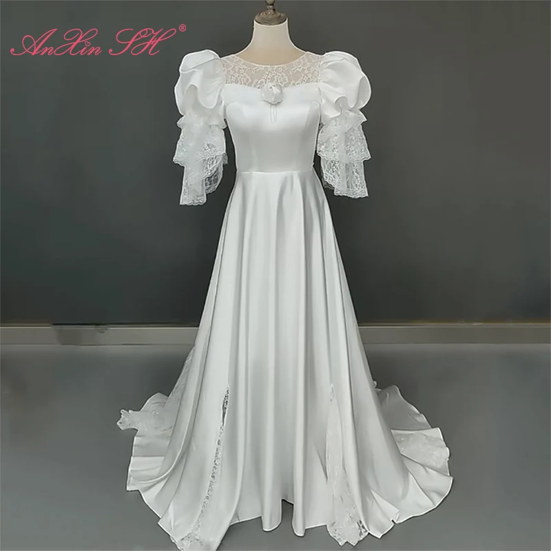 AnXin SH Vintage French Satin white rose illusion o neck flower lace puff sleeve studio bride travel photo bride wedding dress
AnXin SH Vintage French Satin white rose illusion o neck flower lace puff sleeve studio bride travel photo bride wedding dress