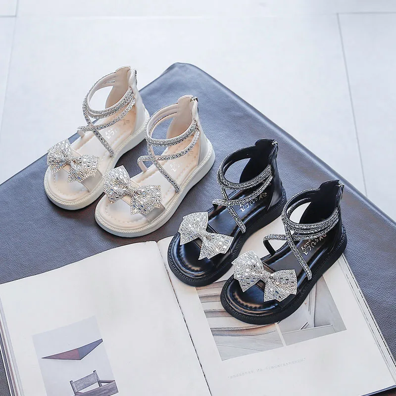 Girls Kids Fashion Sandals 2022 New Summer Korean Style Black Pearl Bow Princess Shoes Rhinestone Children Dress Shoes for Party
Girls Kids Fashion Sandals 2022 New Summer Korean Style Black Pearl Bow Princess Shoes Rhinestone Children Dress Shoes for Party