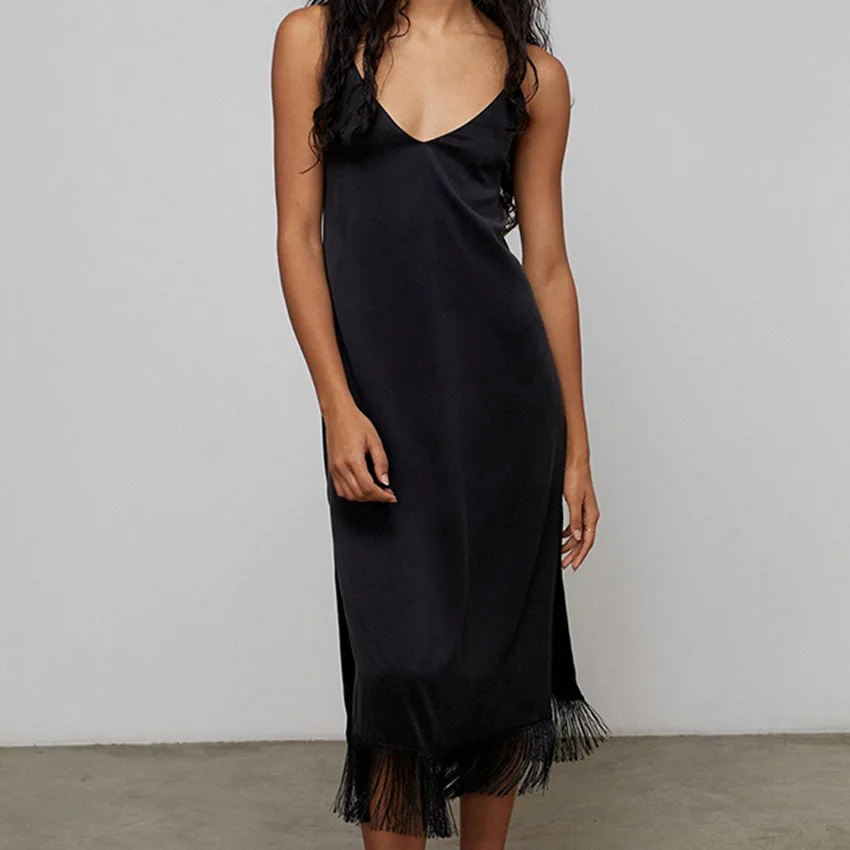 2022 Summer Sling Women's Clothing Sexy V-neck Silk Comfortable Cool Female Sleepwear Night Dress Slit Nightdress Tassel Design
2022 Summer Sling Women's Clothing Sexy V-neck Silk Comfortable Cool Female Sleepwear Night Dress Slit Nightdress Tassel Design