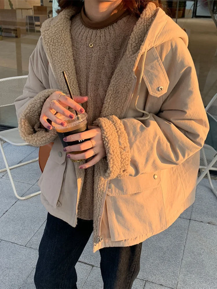 Harajuku Kawaii Reversible Lamb Wool Coat Korean Fashion Loose Heeded Winter Jacket 2023 New Casual Thicken Warm Padded Coats
Harajuku Kawaii Reversible Lamb Wool Coat Korean Fashion Loose Heeded Winter Jacket 2023 New Casual Thicken Warm Padded Coats