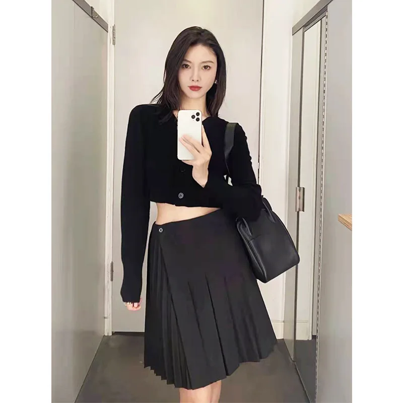 Весна 2022, новая короткая плиссированная юбка с высокой талией, трапециевидная черная мини-юбка
Весна 2022, новая короткая плиссированная юбка с высокой талией, трапециевидная черная мини-юбка