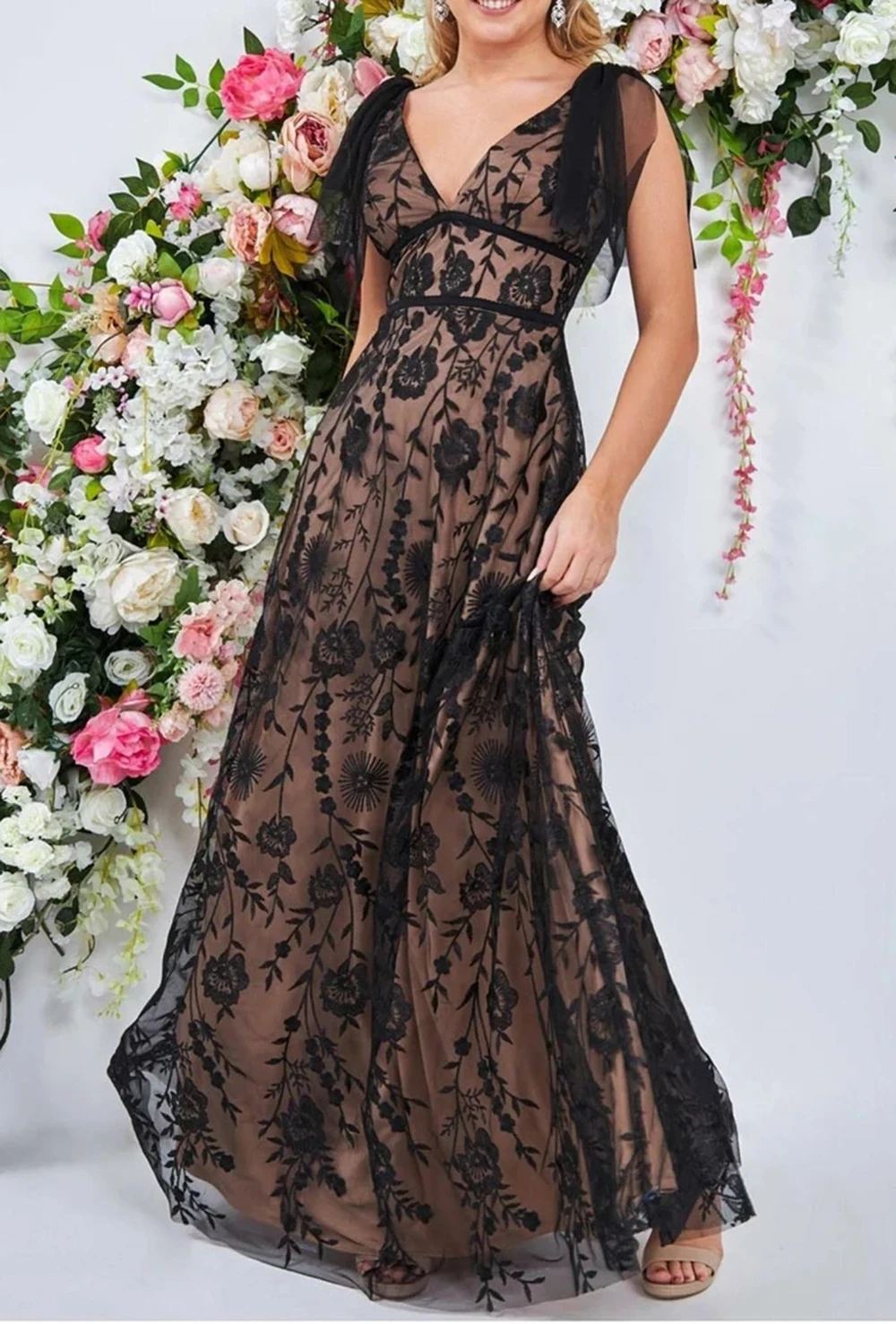 Women's Black Floral Lace Formal Evening Dresses Long A-line Flared Bridesmaid Dress Maxi Flutter Sleeveless Prom Party Gowns
Women's Black Floral Lace Formal Evening Dresses Long A-line Flared Bridesmaid Dress Maxi Flutter Sleeveless Prom Party Gowns