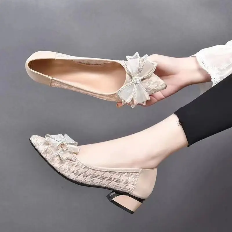 Breathable Mesh Shoes Women's 2022 Summer New Thick Heel Pointed Toe Fashion Hollow Bow Sandals
Breathable Mesh Shoes Women's 2022 Summer New Thick Heel Pointed Toe Fashion Hollow Bow Sandals