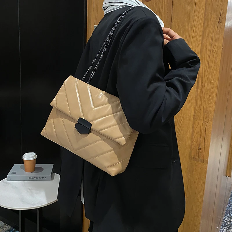 2022 Large tote bags for Women Fashion famous luxury brand women bag lady shoulder bags PU knotted leather Woven handbag
2022 Large tote bags for Women Fashion famous luxury brand women bag lady shoulder bags PU knotted leather Woven handbag