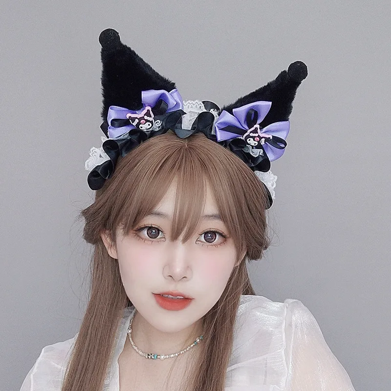 Повязка на голову Sanrio Kawaii Kuromi, милые головные уборы в стиле аниме «лолита» для девушек, имитация плюшевых ушей, аксессуары для косплея
Повязка на голову Sanrio Kawaii Kuromi, милые головные уборы в стиле аниме «лолита» для девушек, имитация плюшевых ушей, аксессуары для косплея