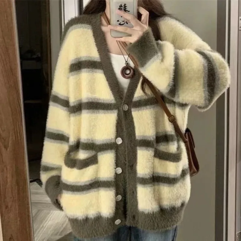 Soft waxy mink fur coat women's autumn and winter 2023 new thick warm lazy wind sweater
Soft waxy mink fur coat women's autumn and winter 2023 new thick warm lazy wind sweater