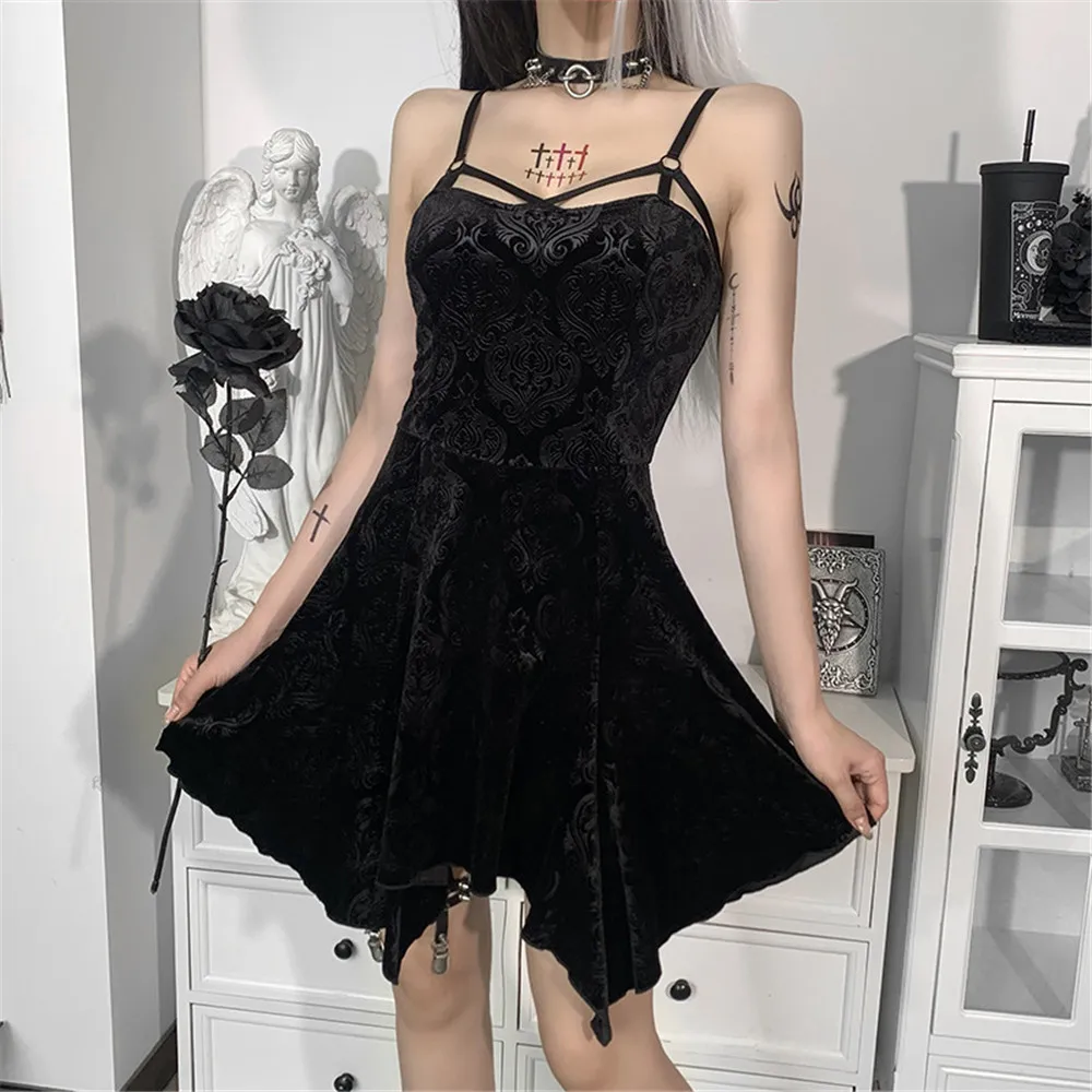 Dress Gothic Retro Women Darkness Fashion Sexy Velvet Sling Dress A Swing Spring Summer New Fashion 2022 Female Clothing
Dress Gothic Retro Women Darkness Fashion Sexy Velvet Sling Dress A Swing Spring Summer New Fashion 2022 Female Clothing