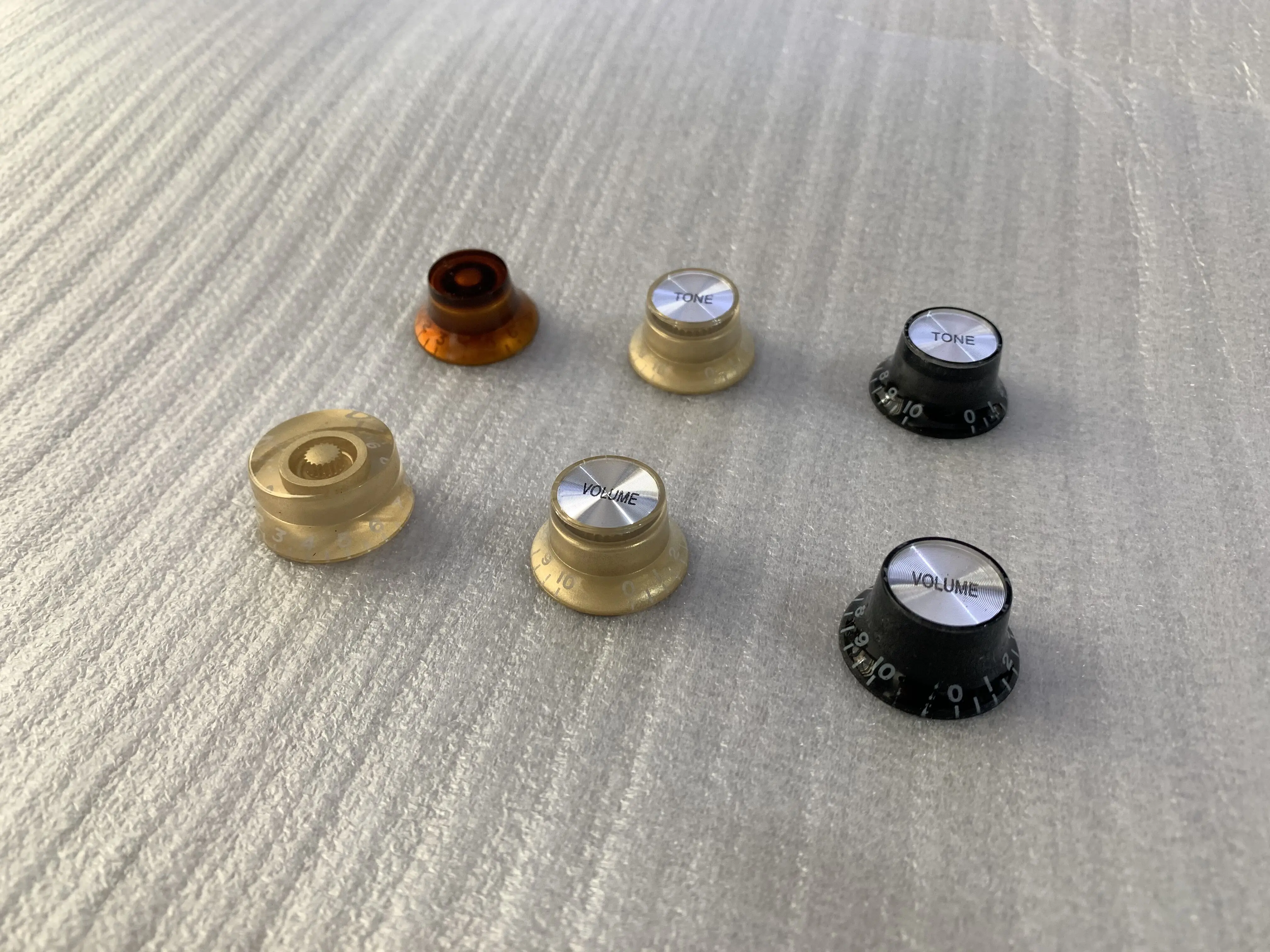 Professional Standard Knobs Tone Volume Speed Controls Accesssories for Electric Guitar Music Instrument
Professional Standard Knobs Tone Volume Speed Controls Accesssories for Electric Guitar Music Instrument