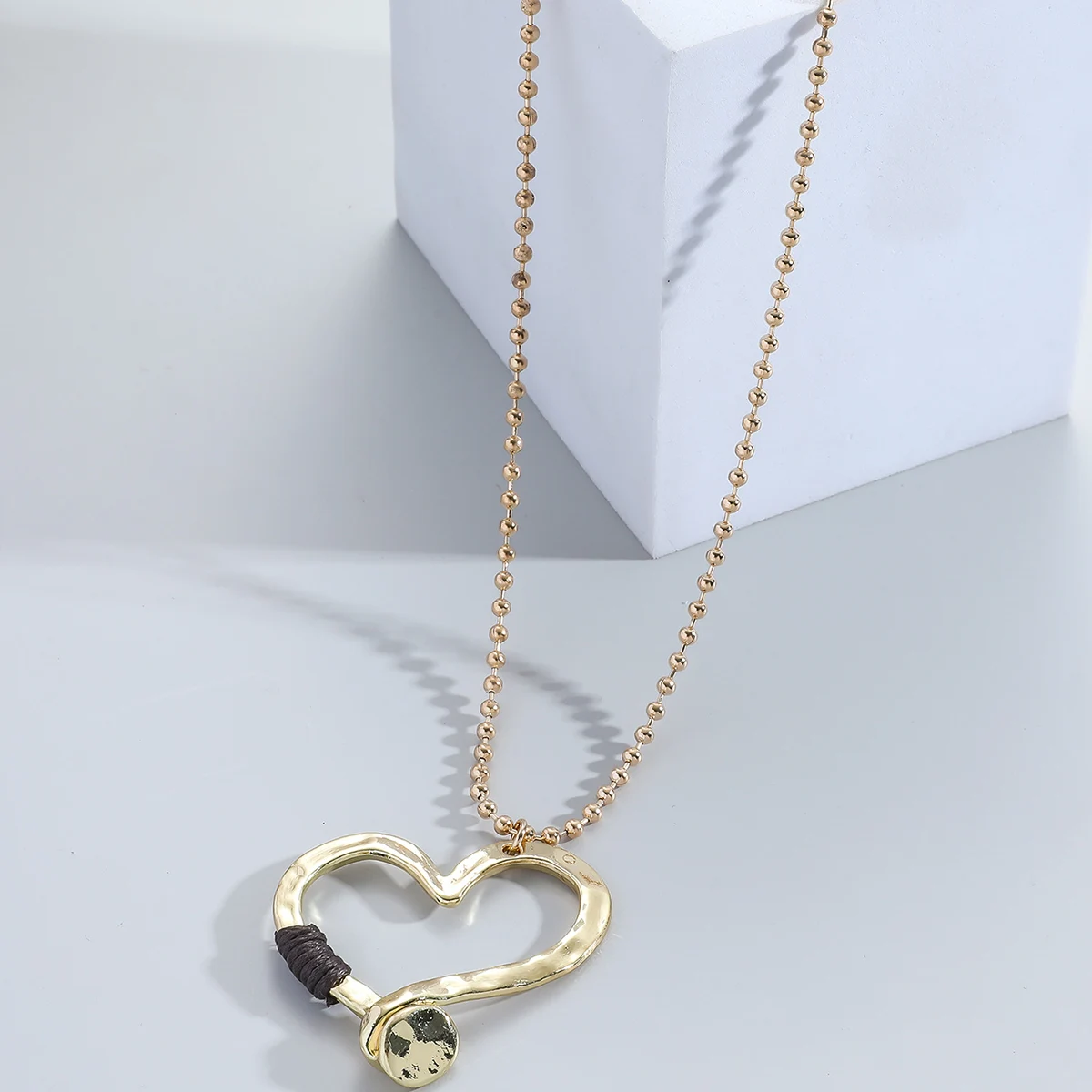 Anslow New Creative Fashion Large Heart Pendant Beads Chain Long Sweater Necklace For Women Mother Couple Gift LOW0145AN
Anslow New Creative Fashion Large Heart Pendant Beads Chain Long Sweater Necklace For Women Mother Couple Gift LOW0145AN
