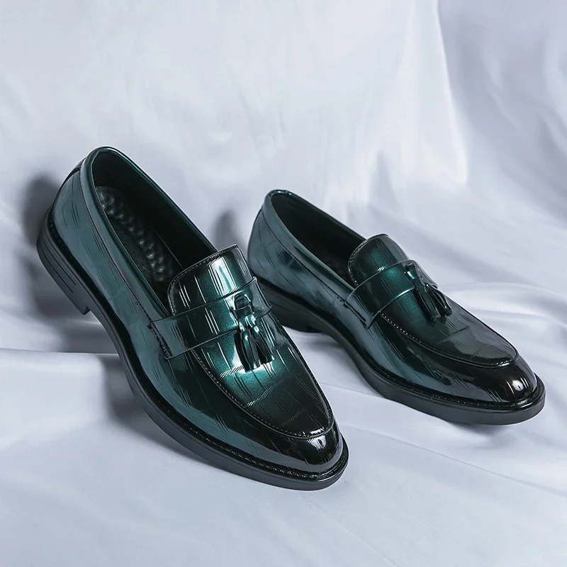Men Shoes Green Black Loafers Men PU Embossed Pattern Tassel Decoration Round Toe Business Formal Shoes Large Sizes 38-46
Men Shoes Green Black Loafers Men PU Embossed Pattern Tassel Decoration Round Toe Business Formal Shoes Large Sizes 38-46