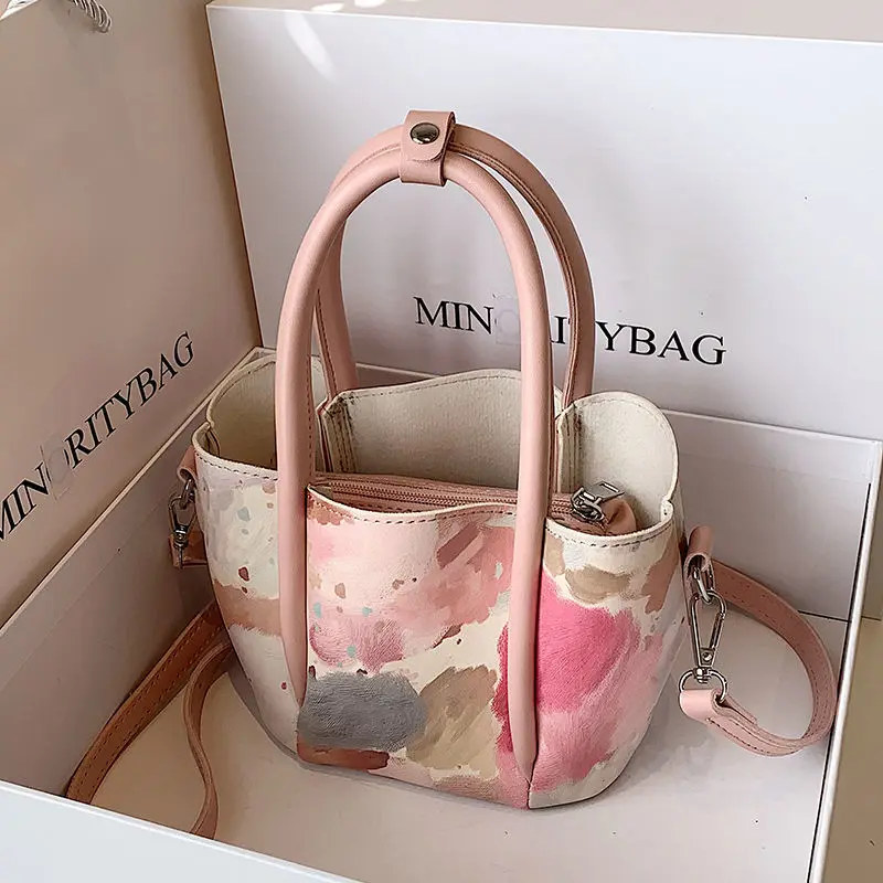 2022 Luxury Designer Handbag for Women Shoulder Bag High Quality Multi Color Printed Shopping Beach with Short Handles Tote Bag
2022 Luxury Designer Handbag for Women Shoulder Bag High Quality Multi Color Printed Shopping Beach with Short Handles Tote Bag