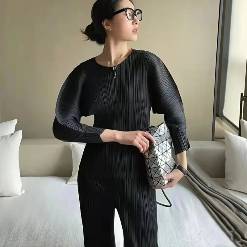 New women's horn sleeve T-shirt for spring 2023 Miyak fold Fashionable loose plus size slimming crew-neck top
New women's horn sleeve T-shirt for spring 2023 Miyak fold Fashionable loose plus size slimming crew-neck top