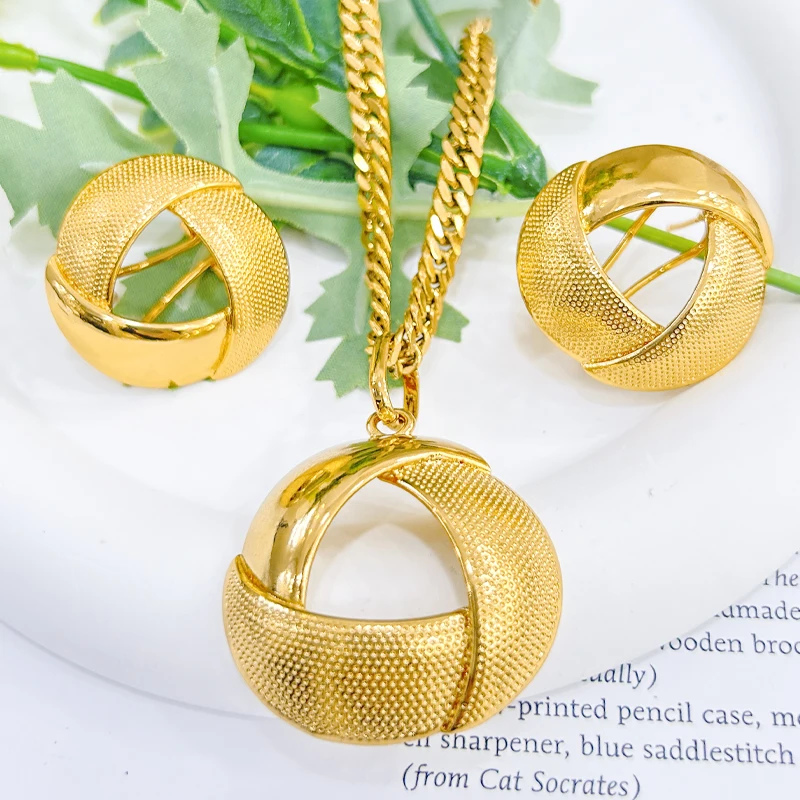 Dubai Copper Earrings Pendant Necklace Sets for Women African Gold Plated Jewelry Set Party Anniversary Accessories Gifts
Dubai Copper Earrings Pendant Necklace Sets for Women African Gold Plated Jewelry Set Party Anniversary Accessories Gifts