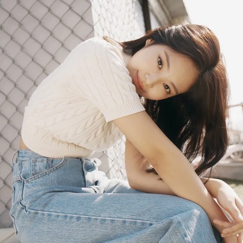 2023 Summer High-necked Pattern Slim-fit Short Knitted Top Women
2023 Summer High-necked Pattern Slim-fit Short Knitted Top Women