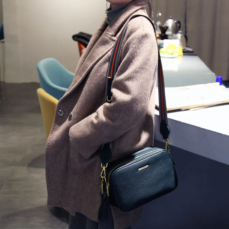 Women's Medium Messenger Bags Leather Shoulder Bags Girls Fashion Satchels Handbags Wallets Square Camera Bags 
Women's Medium Messenger Bags Leather Shoulder Bags Girls Fashion Satchels Handbags Wallets Square Camera Bags