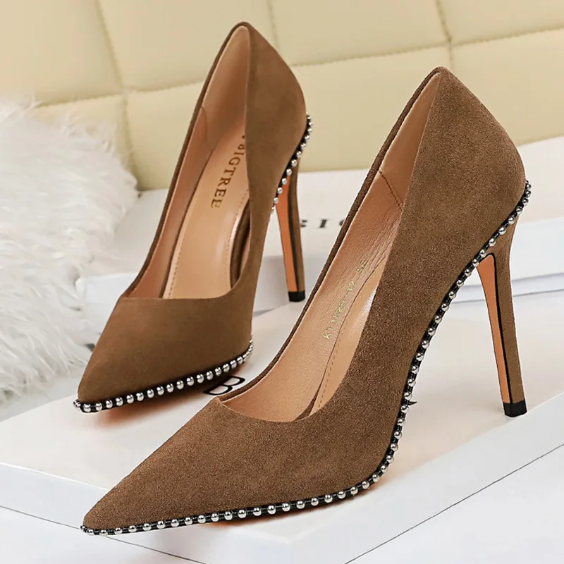2023 Women 10.5cm High Heels Studded Rivets Bridal Pumps Stiletto Lady Fetish Flock Shoes Scarpins Stripper Office Party Big Siz
2023 Women 10.5cm High Heels Studded Rivets Bridal Pumps Stiletto Lady Fetish Flock Shoes Scarpins Stripper Office Party Big Siz