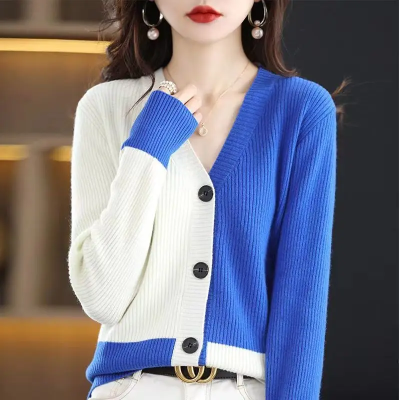 Blue and White Splicing Knited Cardigan Korean Style Autumn Winter Open Stitch Sweater V-neck Long Sleeve Sweater for Women 2022
Blue and White Splicing Knited Cardigan Korean Style Autumn Winter Open Stitch Sweater V-neck Long Sleeve Sweater for Women 2022