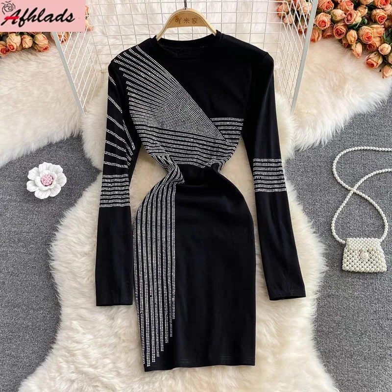 Женское облегающее мини-платье с круглым вырезом, длинным рукавом и разрезом 
Женское облегающее мини-платье с круглым вырезом, длинным рукавом и разрезом