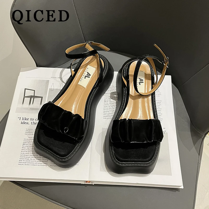 2022 Summer Sandals New Fashion Thick Bottom One Word Belt Shoes Outdoor Open Toe Buckle Design Personalized Party Gift Ladies
2022 Summer Sandals New Fashion Thick Bottom One Word Belt Shoes Outdoor Open Toe Buckle Design Personalized Party Gift Ladies