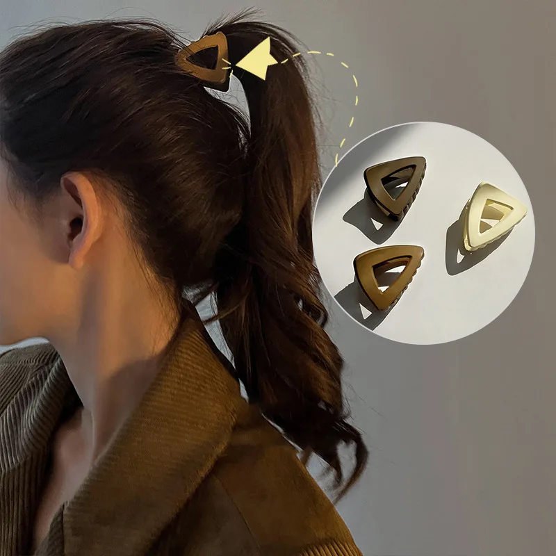 Korean Simple Triangle Hairpin Fashion Personality Small Shark Acrylic Clip High Ponytail Fixed Artifact Hair Accessories
Korean Simple Triangle Hairpin Fashion Personality Small Shark Acrylic Clip High Ponytail Fixed Artifact Hair Accessories