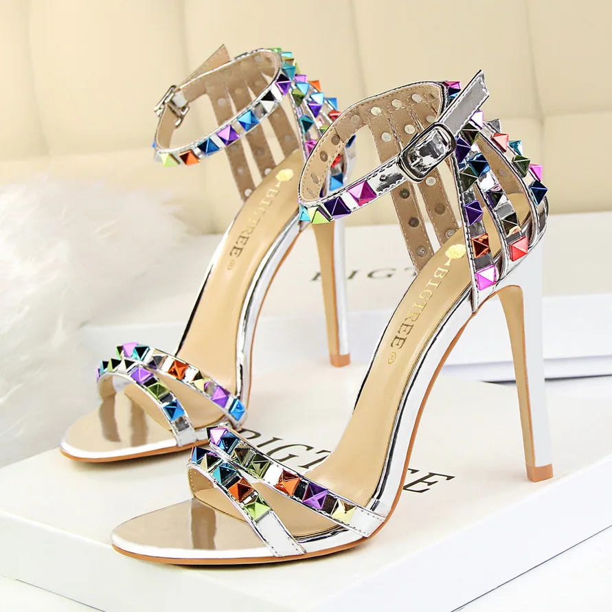 Roman Style Sexy Luxury High Heels Sandals Summer Shoes Rhinestone Rivets Women Pumps Open Toe Party Wedding Ladies Stiletto
Roman Style Sexy Luxury High Heels Sandals Summer Shoes Rhinestone Rivets Women Pumps Open Toe Party Wedding Ladies Stiletto