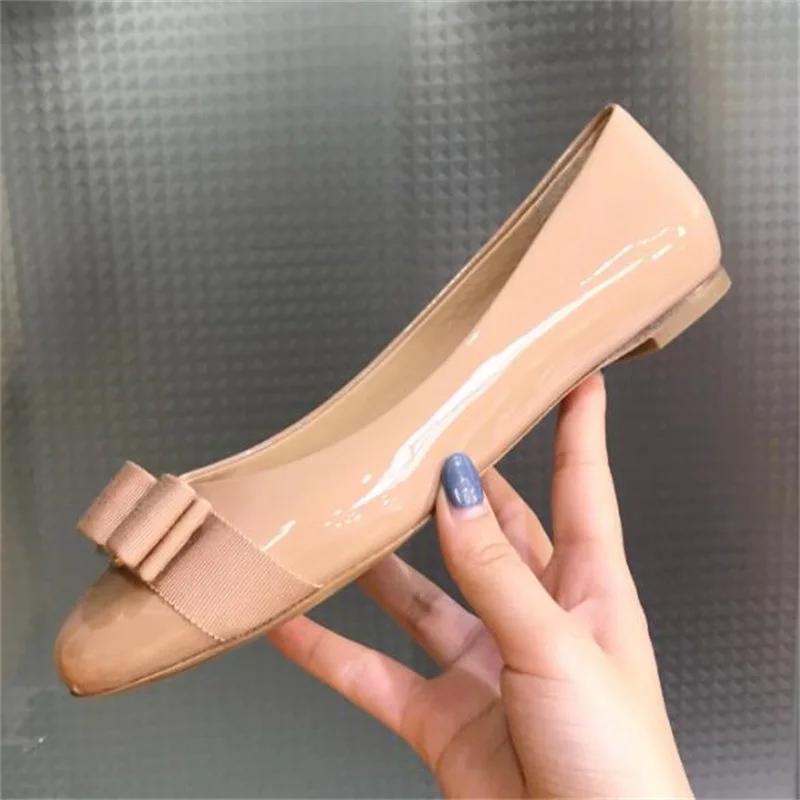 New Women Flat Loafers Shoes Slip-on Bow Metal Decoration Casual Ballet Flat Patent Leather Women Ballerina Shoes Big Size 34~42
New Women Flat Loafers Shoes Slip-on Bow Metal Decoration Casual Ballet Flat Patent Leather Women Ballerina Shoes Big Size 34~42