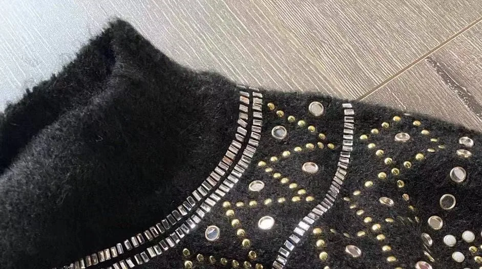 Women Long Sleeve Bead Decoration Knitted Sweater Half High Collar Pullover Top Loose Female Jumpers 2021 Early Fall
Women Long Sleeve Bead Decoration Knitted Sweater Half High Collar Pullover Top Loose Female Jumpers 2021 Early Fall