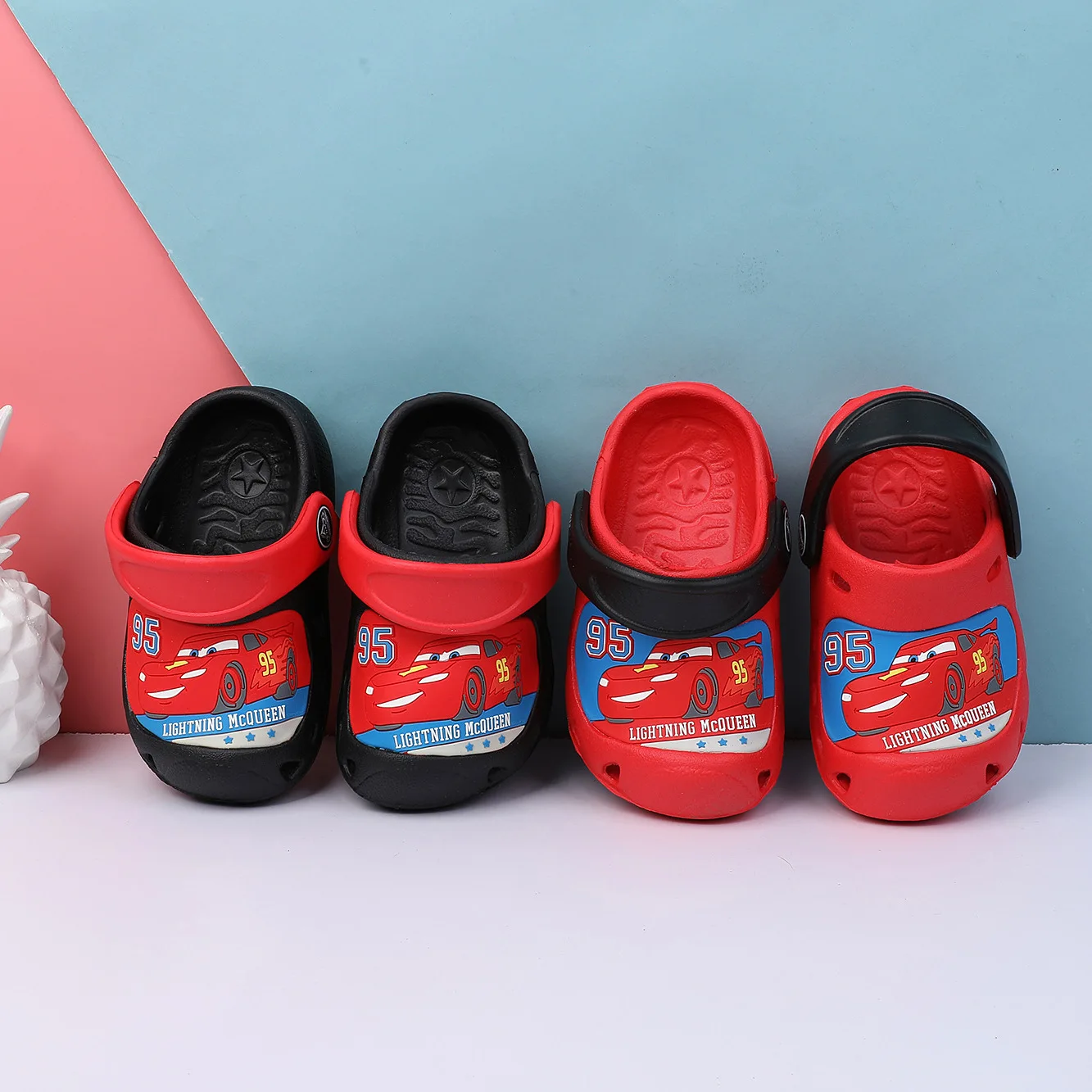 Disney cartoon home parent-child Baotou slippers fashion car children's hole shoes anti-collision foot protection hole shoes
Disney cartoon home parent-child Baotou slippers fashion car children's hole shoes anti-collision foot protection hole shoes
