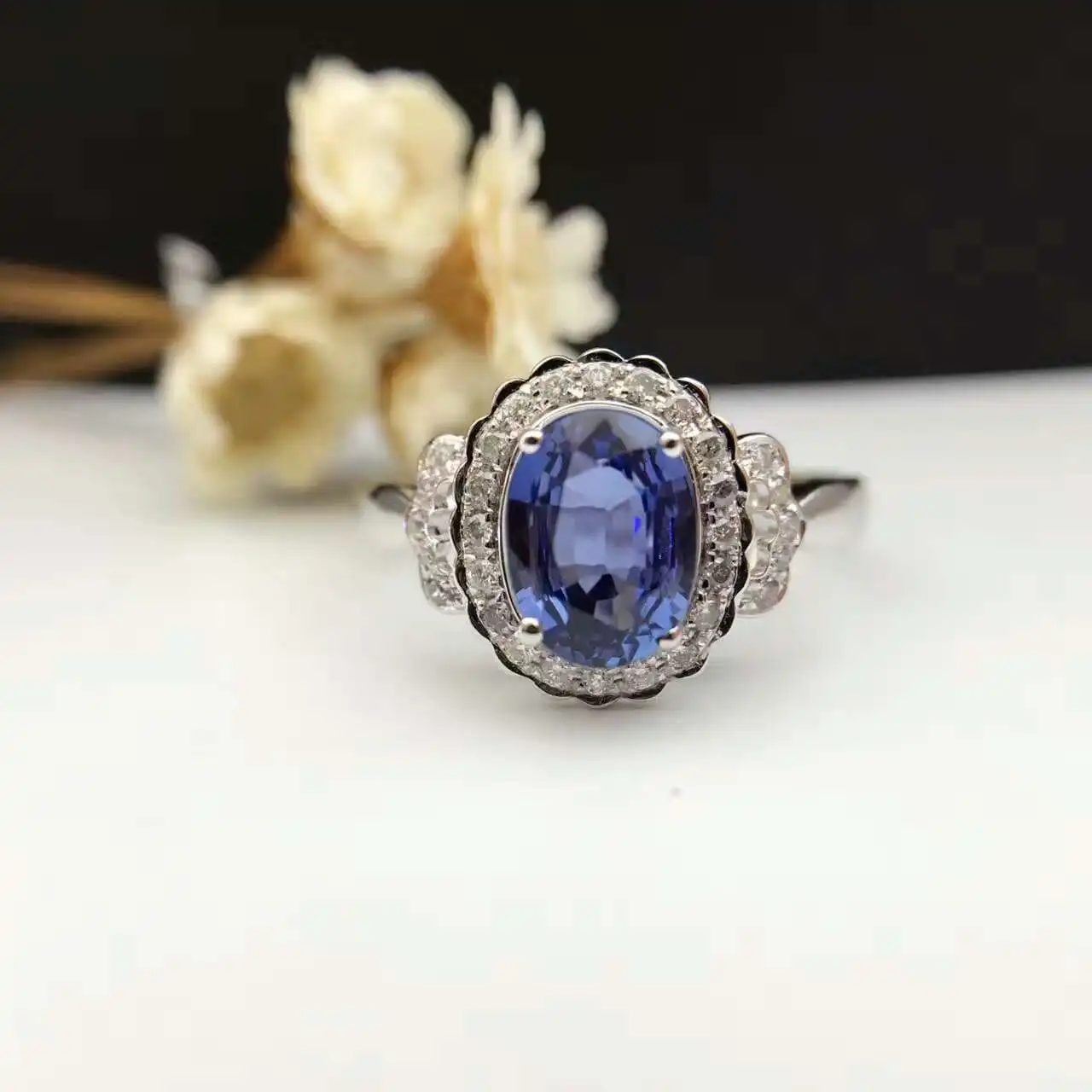 18K Gold 1.259ct Natural Sapphire Women Ring with 0.142ct Diamond Setting 2016 New Fine Jewelry Wedding Band Engagement
18K Gold 1.259ct Natural Sapphire Women Ring with 0.142ct Diamond Setting 2016 New Fine Jewelry Wedding Band Engagement