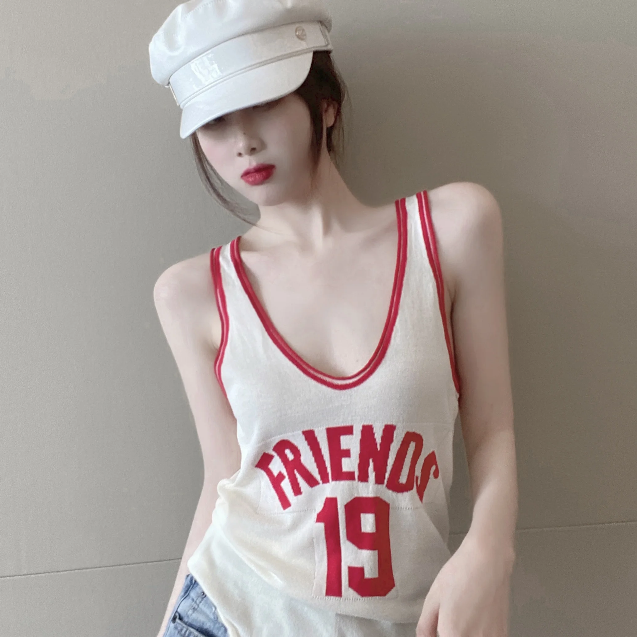 Number 19 Letter Graphic Tank Top Women Summer Y2K High Street Sleeveless Sexy V-neck Backless Top Streetwear 2022 Vest
Number 19 Letter Graphic Tank Top Women Summer Y2K High Street Sleeveless Sexy V-neck Backless Top Streetwear 2022 Vest