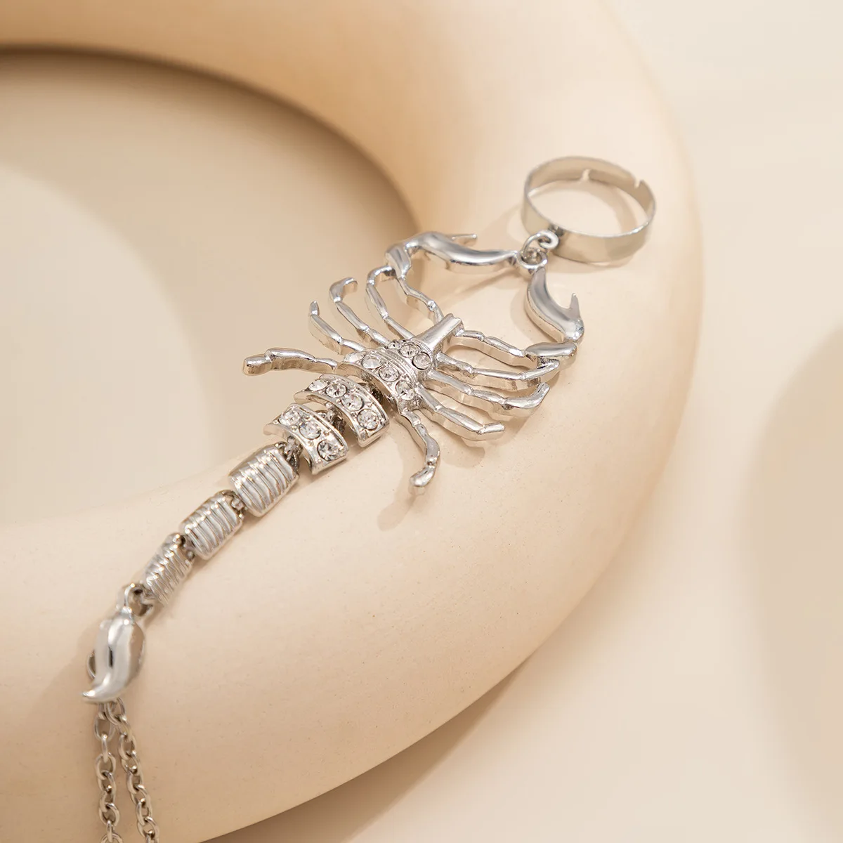 New Punk Fashion 3D Stereo Scorpion Opening Adjustable Ring Set with Zircon for Women Party Jewelry
New Punk Fashion 3D Stereo Scorpion Opening Adjustable Ring Set with Zircon for Women Party Jewelry