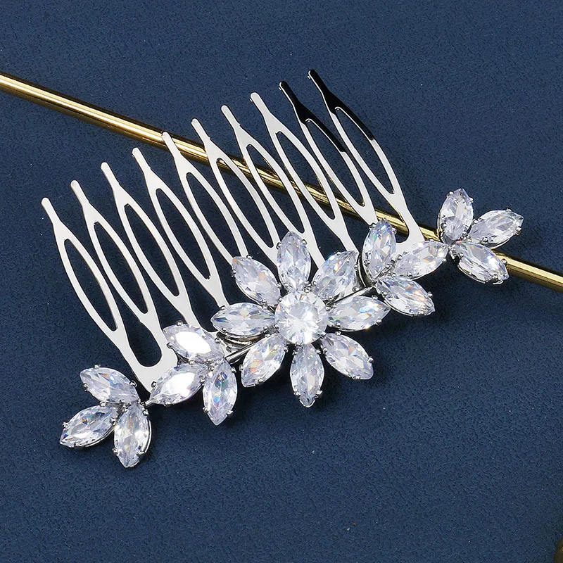 Floralbride Trendy Sparkling Cubic Zircon Girls Hair Comb Bridal Wedding CZ Headpieces Hair Accessories Women Hair Jewelry
Floralbride Trendy Sparkling Cubic Zircon Girls Hair Comb Bridal Wedding CZ Headpieces Hair Accessories Women Hair Jewelry